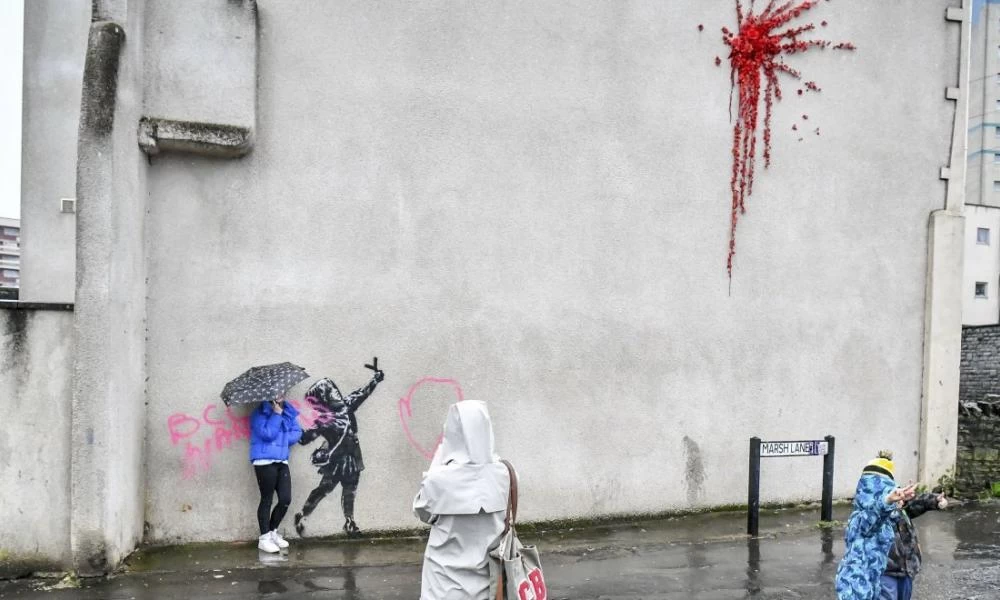 Μουτζούρωσαν το νέο γκράφιτι του Banksy στο Bristol